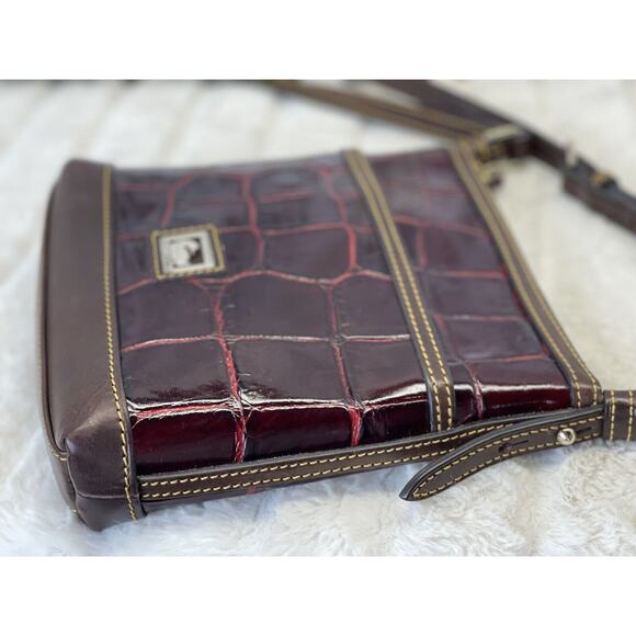 DOONEY & BOURKE Letter Carrier Croc Embossed Leather Crossbody Messenger Purse - Picture 3 of 8
